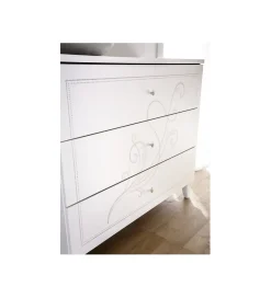 Komoda NIVEA 104 cm biała z ozdobnym nadrukiem
